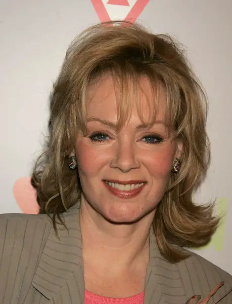 How tall is Jean Smart?